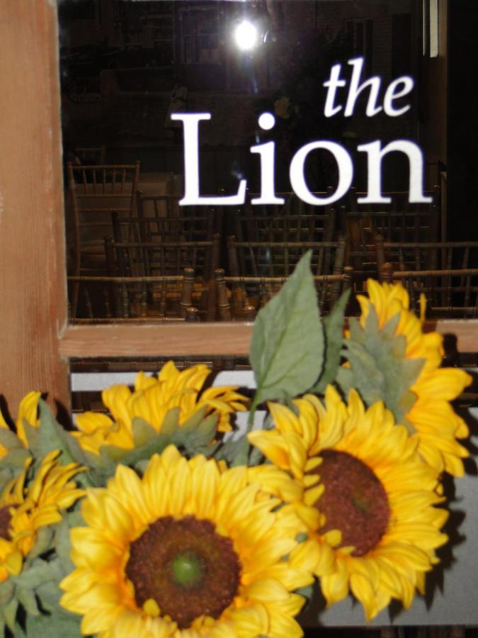 The Lion Waddesdon 호텔 외부 사진